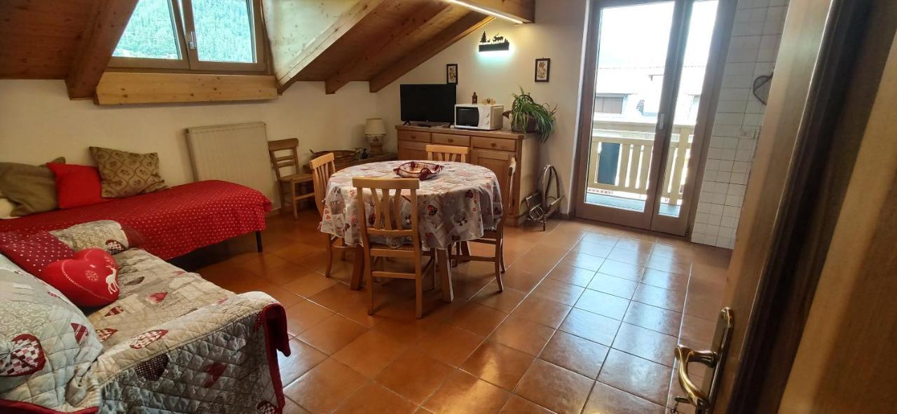 Mansarda A Carciato, Trilocale In Montagna Apartment Dimaro Exterior photo